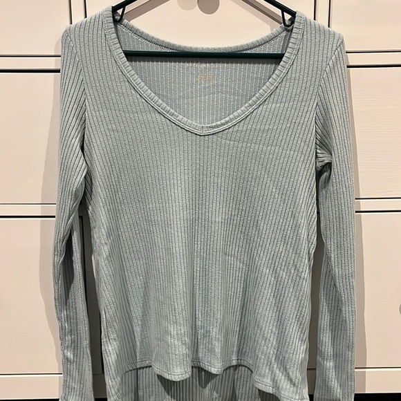 American Eagle Soft & Sexy Long Sleeve V-Neck T-Shirt - Picture 1 of 3